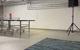 Tischtennis im Fahrradkeller